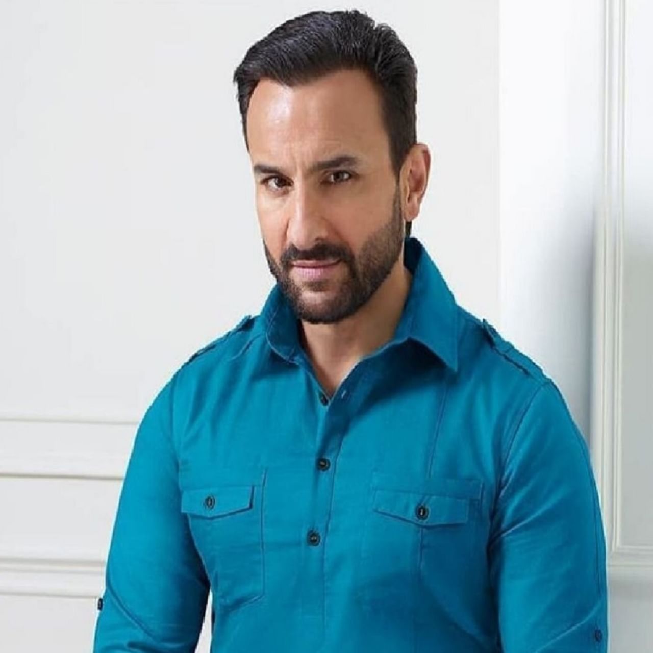  सैफ अली खान : बॉलिवूड स्टार सैफ अली खानच्या बाथरूममध्ये चक्क एक छोटीशी लायब्ररी आणि टेलिफोन एक्सटेन्शन असल्याचे वृत्त आहे.