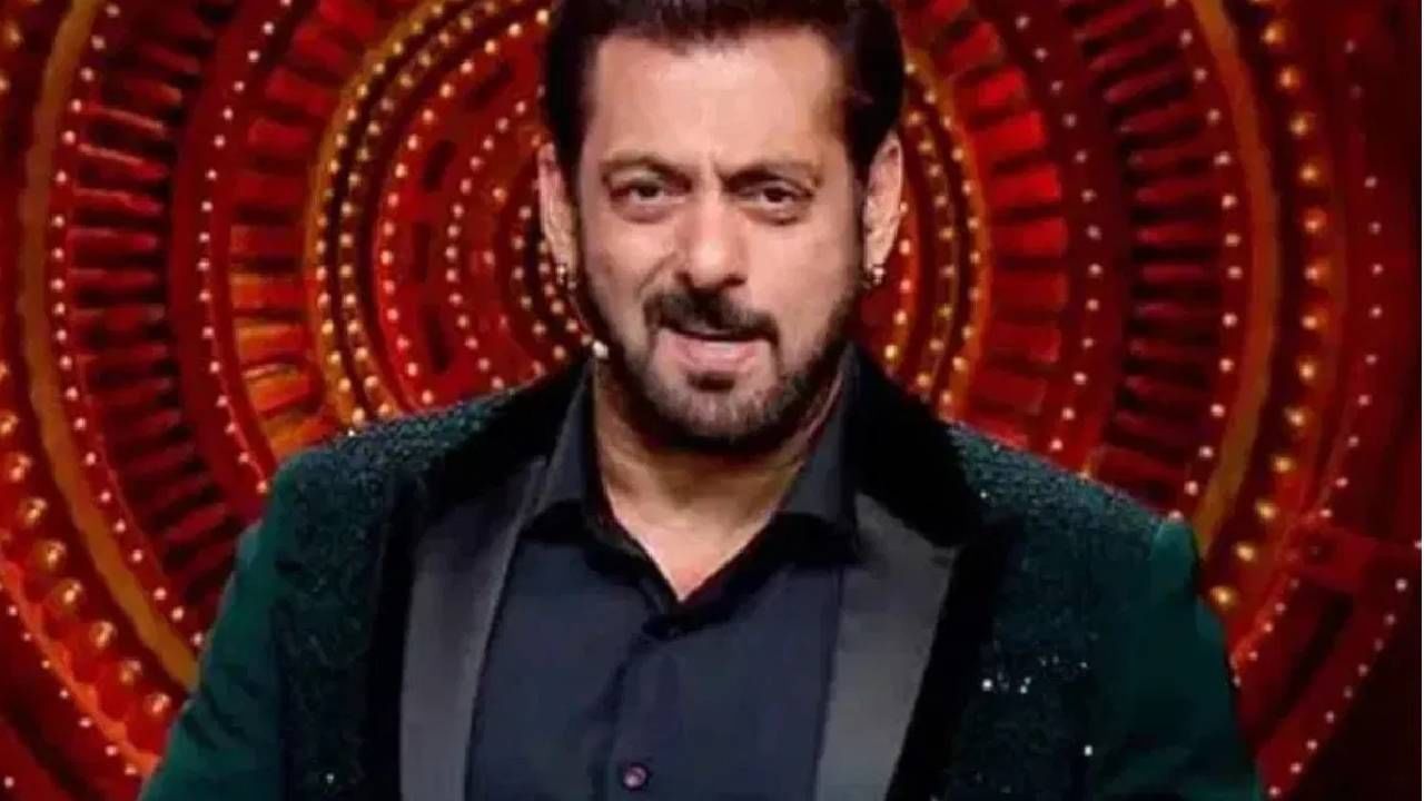 सलमान खानचा शो, बिग बॉस, आज देशातील सर्वात यशस्वी रिॲलिटी शोंपैकी एक आहे. या शोचे प्रचंड चाहते आहेत. हा शो फक्त भारतातच नव्हे तर परदेशातही लोकप्रिय आहे. गेल्या दोन दशकांमध्ये, असंख्य सेलिब्रिटी या शोचा भाग राहिले होते आणि त्याचसौोबत अनेक होस्टही या शोने पाहिले आहेत. पण पडद्यामागे एक आवाज असा देखील आहे जो बऱ्याच काळापासून ठामपणे या शोचा भाग आहे आणि आत्तापर्यंत तो (आवाज) कधीच रिप्लेस झालेला नाही. 