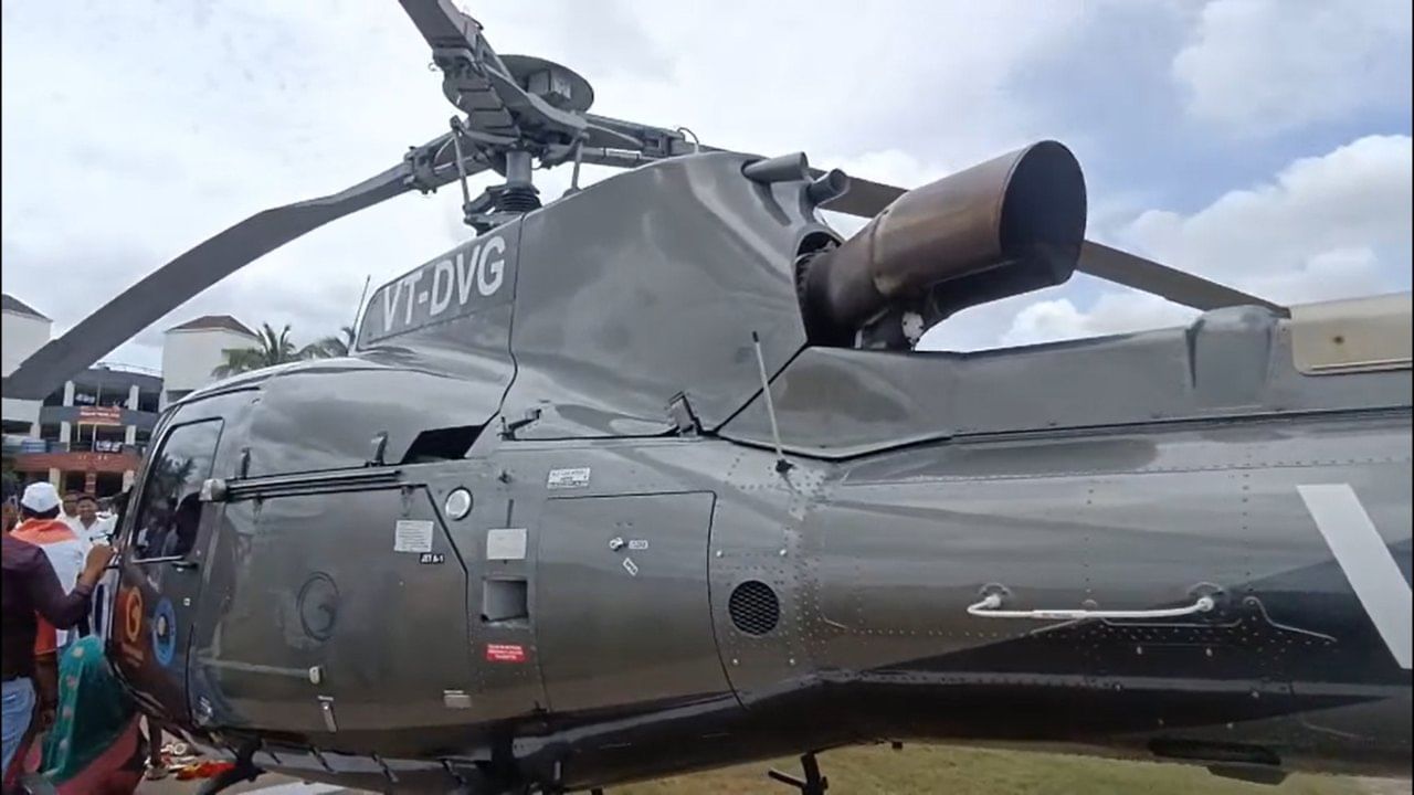 विशेष म्हणजे, या कुटुंबाने मामाच्या गावी येण्यासाठी पारंपरिक रस्ते किंवा रेल्वेमार्गाचा वापर न करता, आपल्या नव्याने घेतलेल्या हेलिकॉप्टरचा वापर केला. आटपाडीच्या आकाशात हेलिकॉप्टर फिरताना पाहून नागरिकांमध्ये मोठी उत्सुकता निर्माण झाली. यानंतर बघता बघता मोठी गर्दी जमली.