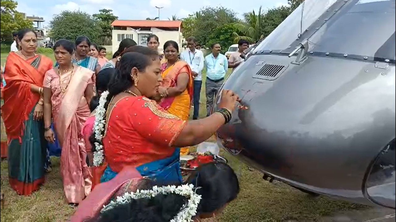 सौरभ आणि सुयोग पवार यांचे मामा, योगेश आणि रवींद्र नांगरे हे आटपाडीत वास्तव्यास आहेत. भाच्यांनी नव्याने घेतलेल्या या हेलिकॉप्टरचे पूजन करण्यासाठी त्यांनी कुटुंबाला खास आटपाडी येथे आमंत्रित केले होते.