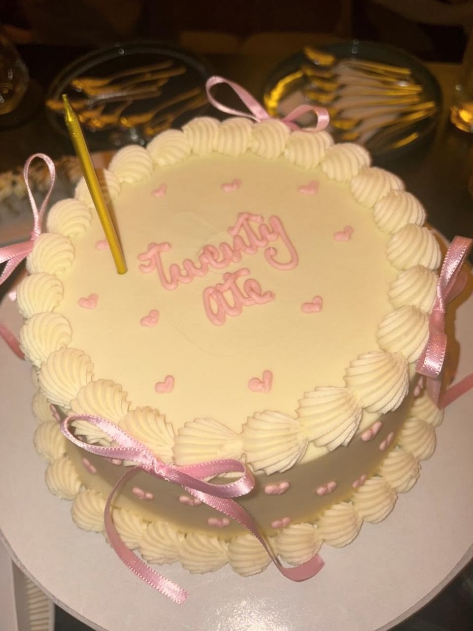 तिच्या एका फोटोवर लोक लाखोंनी कमेंट्स करतात. दरम्यान, सारा तेंडुलकरने नुकताच तिचा 28 वा वाढदिवस साजरा केला. आपल्या खास मैत्रिणींना सोबत घेऊन तिने हा वाढदिवस साजरा केला आहे. सेलिब्रेशननंतर तिने काही फोटो सोशल मीडियावर शेअर केले आहेत.