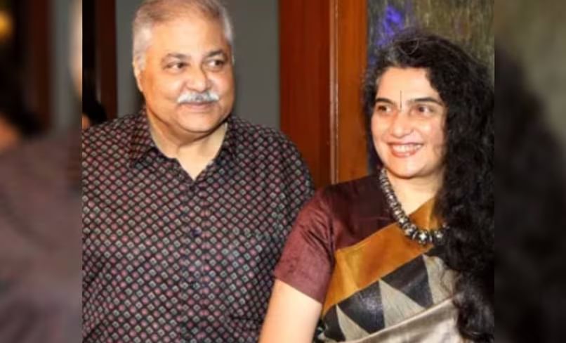 अभिनेते सतीश शाह यांच्या निधनाने त्यांची पत्नी मधु शाह यांच्यावर दु:खाचा डोंगर कोसळला आहे.त्यांना मुले नव्हती. सतीश यांच्या जाण्याने मधु शाह एकट्या पडल्या आहेत.सतीश यांचे मधू यांच्यावर खूप प्रेम होते. सतीश यांनी त्यांना लग्नासाठी तीन वेळा प्रपोज केले होते.दोन वेळा त्यांना नकाराचा सामना करावा लागला होता. 