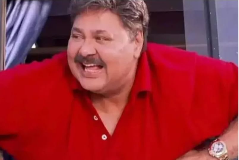  सतीश शाह यांच्या जाण्याने त्यांची पत्नी पेक्षाही जिवलग मैत्रीण असलेल्या मधु यांना धक्का बसला आहे. चित्रपट आणि टीव्ही इंडस्ट्रीत शोककळा पसरली आहे. मधुर भंडारकर, करण जौहर आणि फरहा खान यांच्या सह अनेक कलाकारांनी त्यांचे निधनावर दु:ख व्यक्त केले आहे.