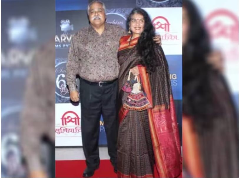  मधू यांचे पालक देखील जिद्दी होते. त्यामुळे सतीश शाह यांची डाळ काही शिजली नाही. तर मोठ्या मुश्कीलीने त्यांनी पालकांना कसे तरी राजी केले. तेव्हा त्यांच्या लग्नाला परवानगी मिळाली.नंतर एकाच महिन्यात त्यांचा साखरपुडा झाला. 