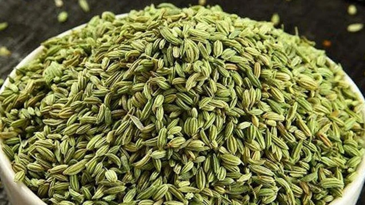 पुदिन्याची पाने देखील तुम्ही जेवल्यानंतर खाऊ शकता.  तोंडाच्या आरोद्यासाठी पुदिन्याचे पाने लाभदायक आहेत. रात्रीच्या जेवणानंतर 2 - 3 पुदिन्याची पाने तोंडात ठेवल्याने दुर्गंधी दूर होते. अॅसिडिटीचा त्रास असलेल्यांनी तज्ज्ञाचा सल्ला घेतल्याशिवाय पुदिन्याची पानं खाऊ नये.