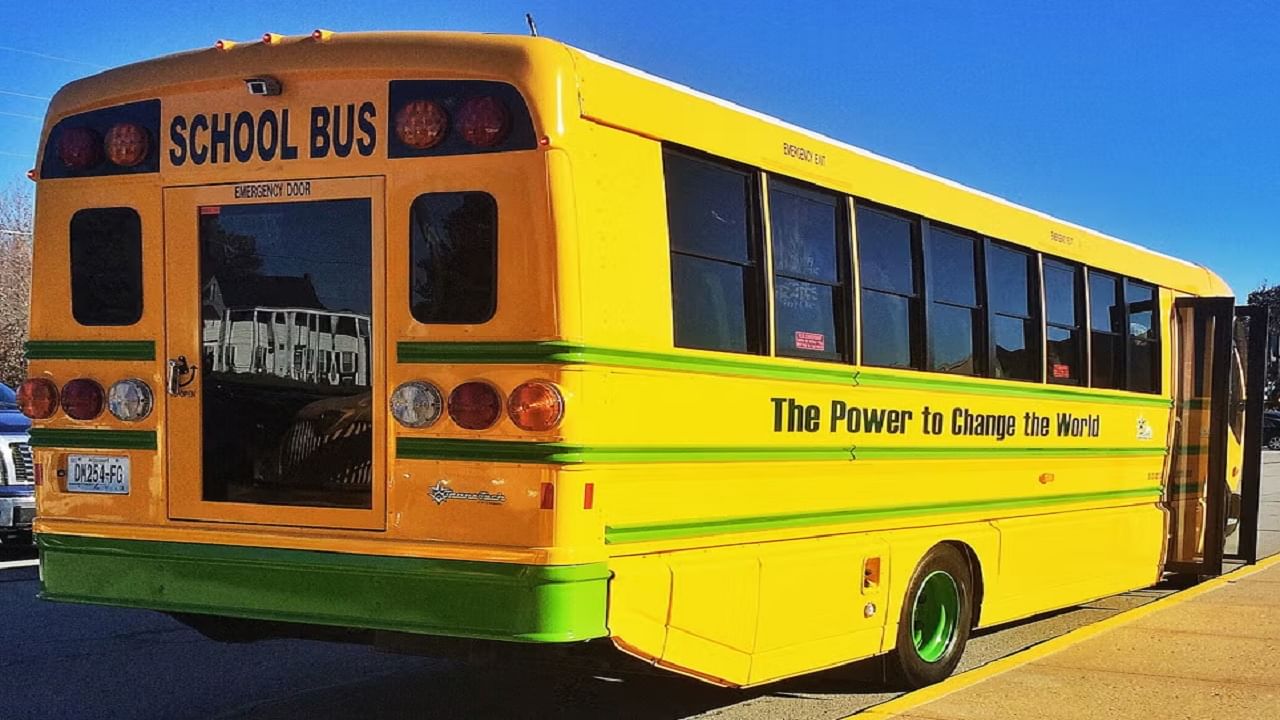 स्कूल बसेस पिवळ्या रंगाच्या असण्यामागचे ‘हे’ आहे खास वैज्ञानिक कारण, जाणून घ्या