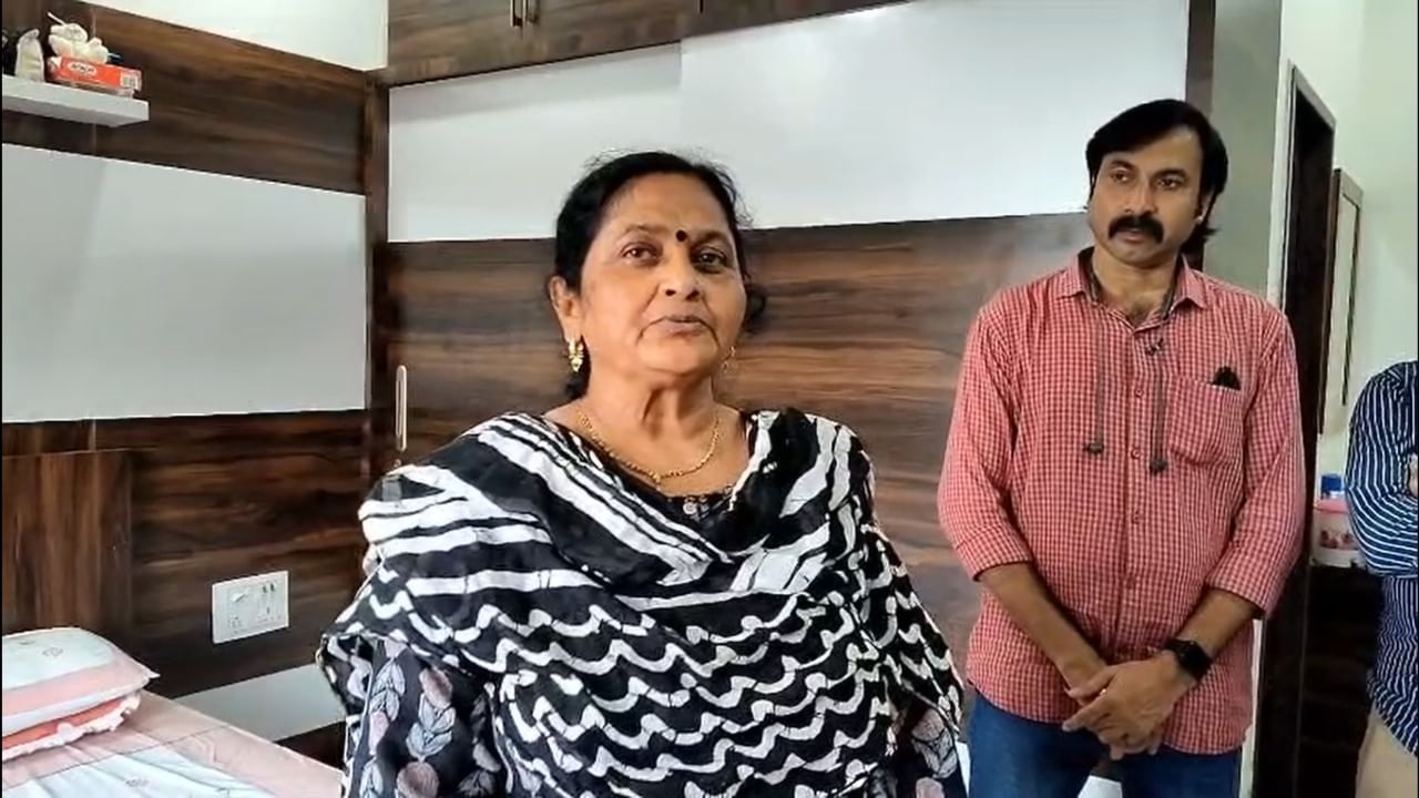 तिने आणि तिच्या मुलाने लगेच मोठ्याने आरडाओरडा करून चोरांना हटकले. यामुळे चोर गोंधळले आणि त्यांच्या चोरीच्या प्रयत्नात व्यत्यय आला. यामुळे चिडलेल्या एका चोराने त्या कामगार महिलेवर आणि तिच्या मुलावर दगडाने हल्ला केला.