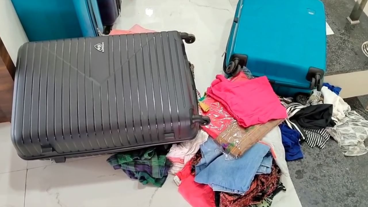 तर दुसऱ्या बाजूला असलेल्या चोराने मागच्या खिडकीतून घरात प्रवेश केला. घरात चोर शिरल्याचे लक्षात येताच सुरेखा शिंदे यांनी जराही न घाबरता समयसूचकता दाखवली. त्यांनी त्वरित स्वतःला बेडरूममध्ये बंद करून घेतले.