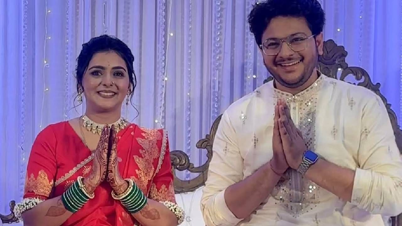 झी मराठी वाहिनीवरील 'अप्पी आमची कलेक्टर' या मालिकेत अप्पीची भूमिका साकारून घराघरात पोहोचलेली अभिनेत्री शिवानी नाईकने नुकताच साखरपुडा केला आहे. या साखरपुड्याचे खास फोटो समोर आले आहेत.