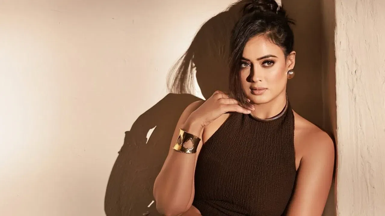 पण या लग्नातही तिला फक्त वेदनाच मिळाल्या. हे नातं फार काळ टिकू शकलं नाही आणि लग्नाच्या तीन वर्षांनंतरच दोघांचा घटस्फोट झाला. आता श्वेता तिवारी वयाच्या 44 व्या वर्षी आपल्या दोन्ही मुलांसोबत एकटीने आयुष्य जगत आहे.