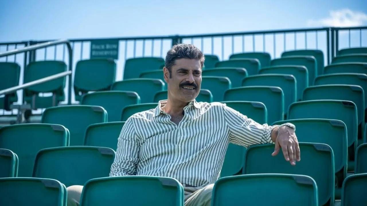 सिकंदरचा अनुपमसोबत एक खास प्रेमाचा बॉन्ड आहे. दोघांच्या मनात परस्पराबद्दल प्रेम, आदराची भावना आहे. इवेंट्समध्ये दोघे अनेकदा एकत्र दिसतात. अनुपम यांच्याविषयी मुलगा सिकंदर अनेकदा पोस्टही करत असतो.  