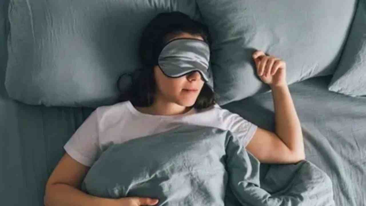 सकाळी फ्रेश वाटण्यासाठी दररोज रात्री झोपण्यापूर्वी अंगीकारा 'या' चांगल्या सवयी सकाळी फ्रेश वाटण्यासाठी दररोज रात्री झोपण्यापूर्वी अंगीकारा 'या' चांगल्या सवयी