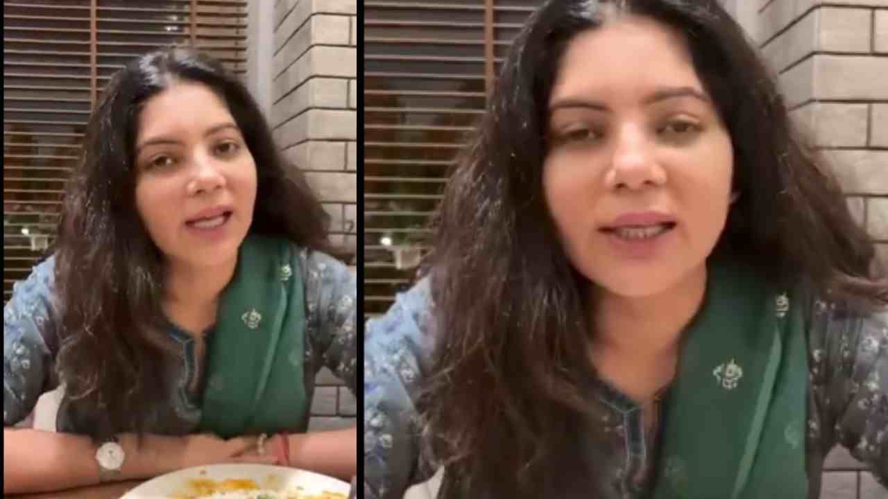 Taj Hotel Video : ताज हॉटेलमध्ये मांडी घालून बसणे गुन्हा आहे? मॅनेजर आला अन्... महिलेने शेअर केला धक्कादायक प्रसंगाचा व्हिडीओ Taj Hotel Video : ताज हॉटेलमध्ये मांडी घालून बसणे गुन्हा आहे? मॅनेजर आला अन्... महिलेने शेअर केला धक्कादायक प्रसंगाचा व्हिडीओ