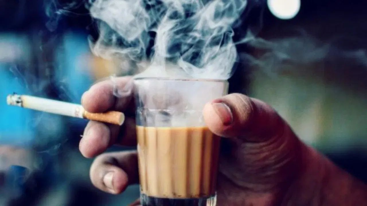 आजकालच्या कॉर्पोरेट युगात तसेच मोठमोठ्या बैठकांमध्ये चहा पिताना सिगारेट ओढणं हा ट्रेंड झाला आहे. याला काहीजण स्टेटस सिम्बॉल असेही म्हणतात. काहीजण कामाच्या ब्रेकदरम्यान ताण कमी करण्यासाठी अनेक लोक एकत्र सिगारेट ओढताना आणि चहा किंवा कॉफी पिताना दिसतात.