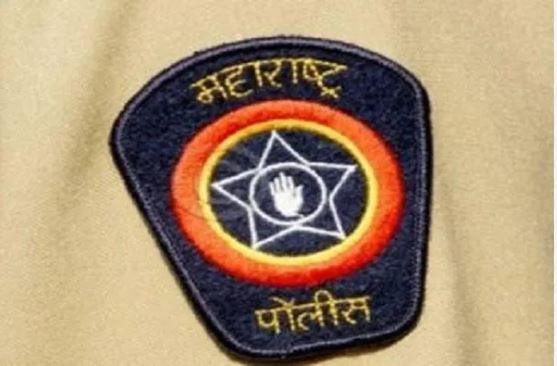 याच प्रकरणात पोलिसांनी 2 वर्षाच्या मुलीवर खुनाचा प्रयत्न केल्याचा आरोप ठेवून गुन्हा दाखल केला आहे. खुनाचा प्रयत्न करणे हा गंभीर स्वरुपाचा गुन्हा आहे. याच गुन्ह्याअंतर्गत दोन वर्षांच्या मुलीविरोधात गुन्हा दाखल केल्याने आश्चर्य व्यक्त केले जात आहे. 