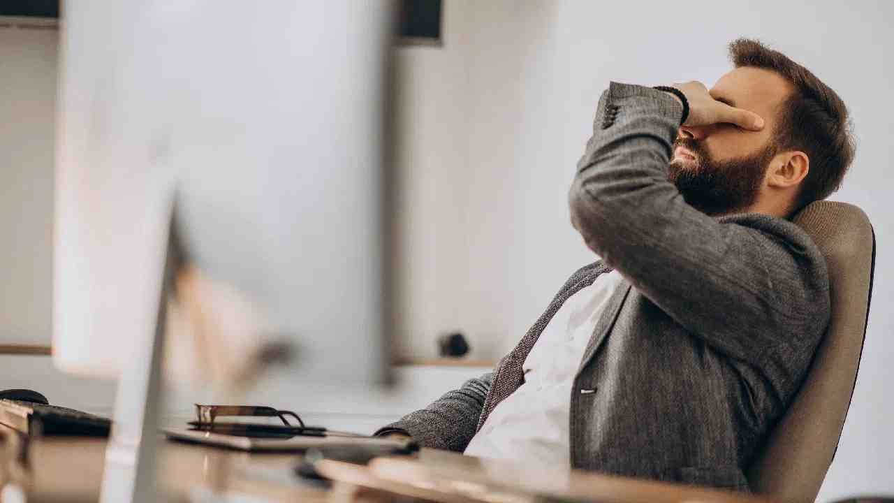 8 तास झोपल्यानंतरही थकवा आणि सुस्ती येते का? कारण जाणून घ्या 8 तास झोपल्यानंतरही थकवा आणि सुस्ती येते का? कारण जाणून घ्या