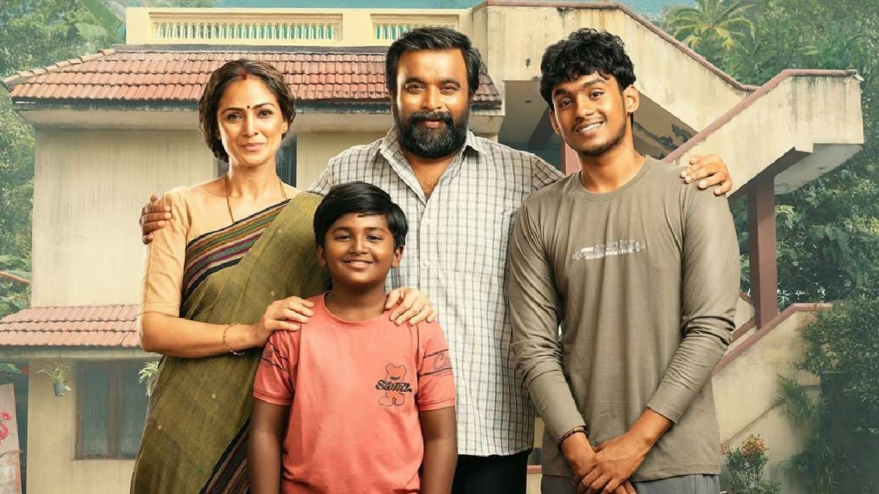 टूरिस्ट फॅमिली- या चित्रपटाची क ता एका कुटुंबाभोवती फिरते. श्रीलंकेत आर्थिक समस्यांशी सामना करणारं हे कुटुंब भारतात येतं. अत्यंत कमी बजेटमध्ये बनलेल्या या चित्रपटानेही बॉक्स ऑफिसवर दमदार कमाई केली होती. तुम्ही अॅमेझॉन प्राइम व्हिडीओवर हा चित्रपट पाहू शकता. 
