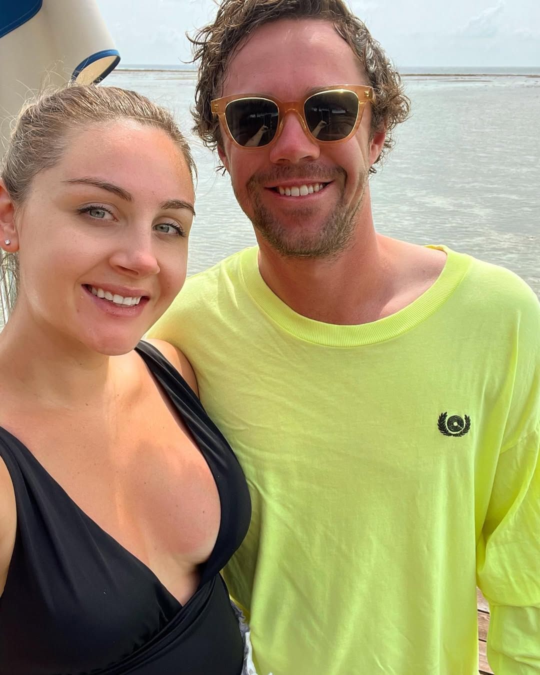 म्हणूनच लोकप्रियतेच्या शिखरावर असलेल्या क्रिकेटर्सचे खासगी आयुष्यदेखील तेवढेच चर्चेत असते. एका क्रिकेटरविषयी तर नेहमीच वेगवेगळ्या चर्चा होतात. या क्रिकेटरची पत्नी लग्नाआधीच एका बाळाची आई झालेली आहे. या क्रिकेटरचे नाव ट्रेव्हिस हेड असून तो ऑस्ट्रिलियन क्रिकेट संघाचा खेळाडू आहे. विशेष म्हणजे ट्रेव्हिस आयपीएलमध्येदेखील खेळतो. 