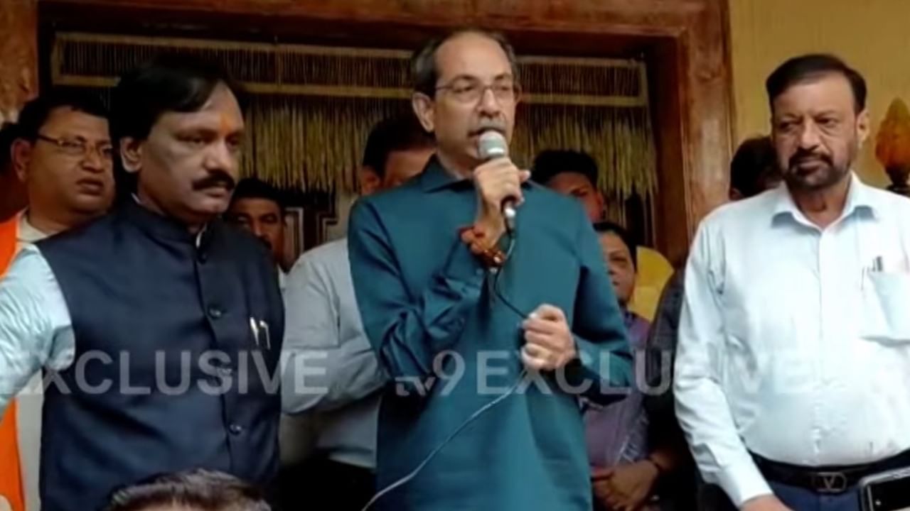 अतिवृष्टीग्रस्त शेतकऱ्यांना आधी 1 लाख तरी द्या...; उद्धव ठाकरेंनी सरकारला खडसावले