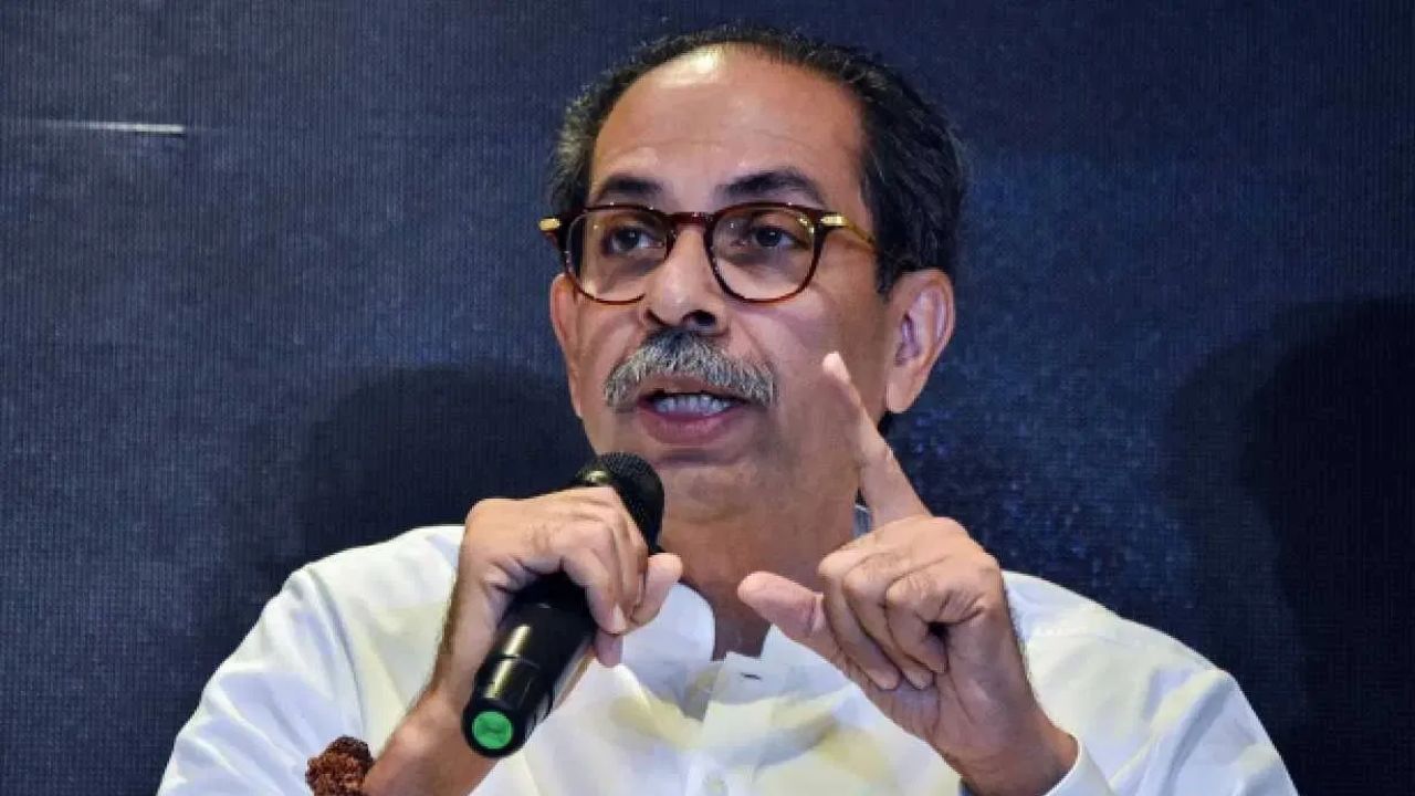 ब्रिटनच्या पंतप्रधानांनी शिंदे गटात प्रवेश केला की काय? उद्धव ठाकरे असं का म्हणाले?