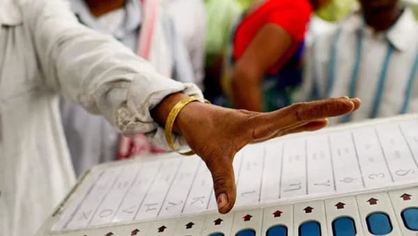 Bihar Election 2025 Schedule : बिहारमध्ये विधानसभेसाठी दोन टप्प्यात मतदान, जाणून घ्या एका क्लिकवर संपूर्ण निवडणूक कार्यक्रम