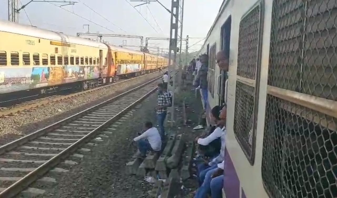 पालघर येथे वीज पुरवठा खंडीत झाल्याने विरारपासून डहाणूकडे जाणाऱ्या वाहतूकीवर मोठा परिणाम झाला आहे. आधीच विरार ते डहाणूसाठी लोकल गाड्याची संख्या कमी असताना या बिघाडाने डहाणूला जाणाऱ्या प्रवाशांचे मोठे हाल झाले आहेत. 