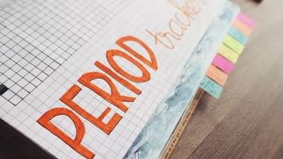 मासिक पाळीपूर्वी होतोय हिरवा रक्तस्त्राव? व्हा सावध, डॉक्टरांकडून जाणून घ्या कारण