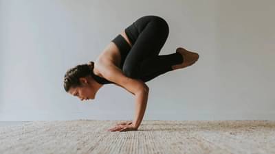 योगा करण्यापूर्वी आंघोळ करणे किती आणि का आवश्यक आहे? जाणू घ्या तज्ज्ञ काय सांगतात