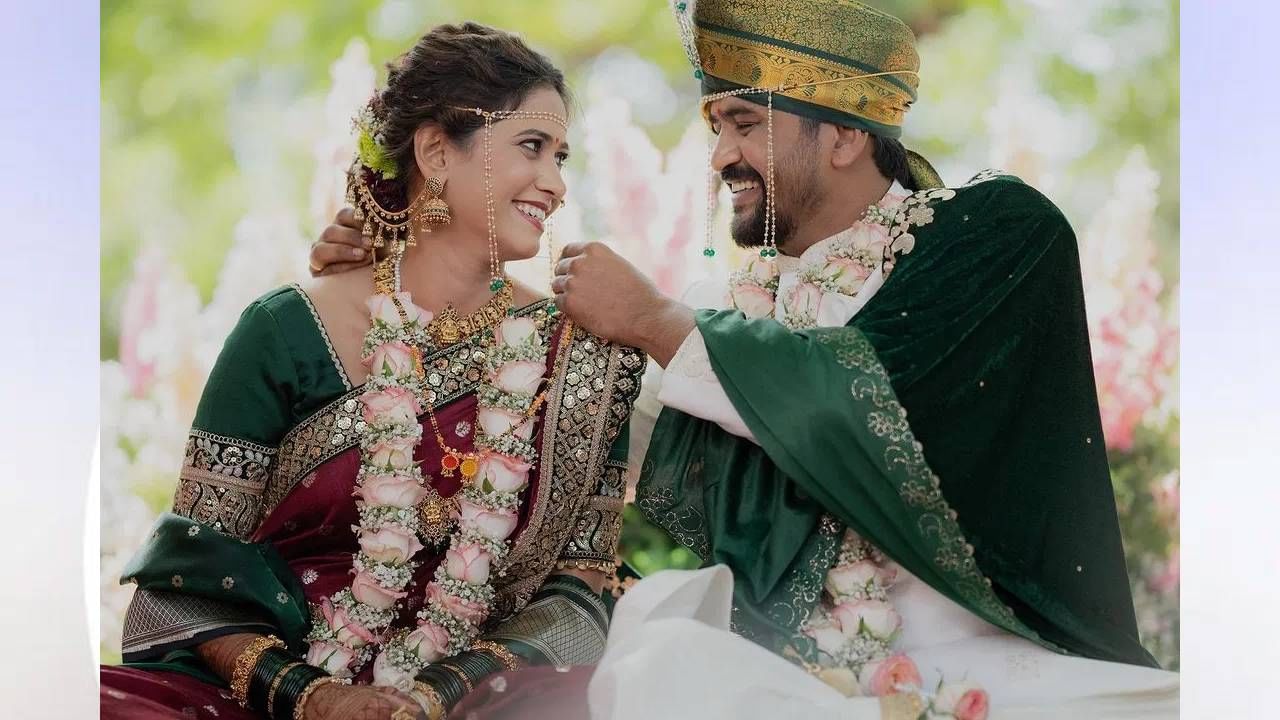 योगिता चव्हाणने तिच्या अधिकृत इन्स्टाग्राम अकाऊंटवरुन लग्नाचे फोटो डिलिट केले आहेत. तसेच तिने सौरभला अनफॉलो केले आहेत. त्यामुळे ते विभक्त होणार असल्याच्या चर्चांना उधाण आले आहे.