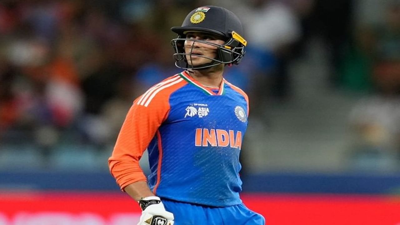 अभिषेक शर्मा याच्याकडे चौथ्या सामन्यात मोठ्या विक्रमाची बरोबरी करण्याची संधी आहे. अभिषेकच्या निशाण्यावर टीम इंडियाचा माजी फलंदाज विराट कोहली याचा रेकॉर्ड आहे. (Photo Credit : PTI/Instagram)