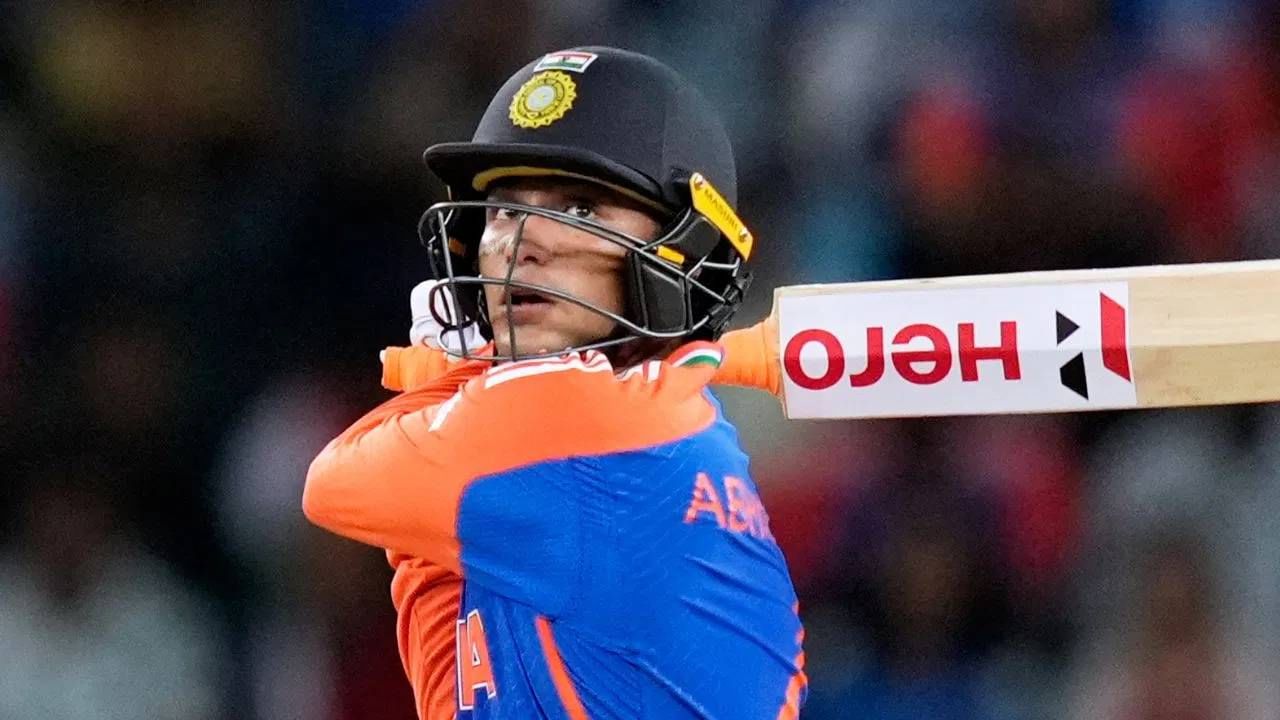 दुसरीकडे, टिम डेव्हिडने कमी चेंडूत 1000 धावांचा पल्ला गाठला आहे. त्याने 569 चेंडूत ही कामगिरी केली आहे. अभिषेकने 521 चेंडूत 989 धावा केल्या आहेत. अभिषेककडे टिम डेव्हिडला मागे टाकण्याची मोठी संधी आहे. (Photo- PTI)