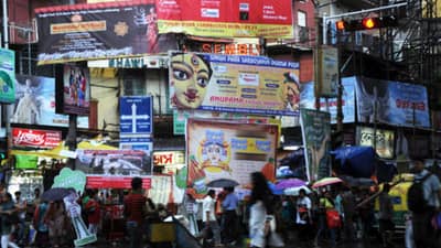 मुंबई मोकळा श्वास घेणार... फुटपाथ आणि इमारतीच्या गच्चीवर जाहिरात लावण्यास बंदी, महापालिकेचा मोठा निर्णय