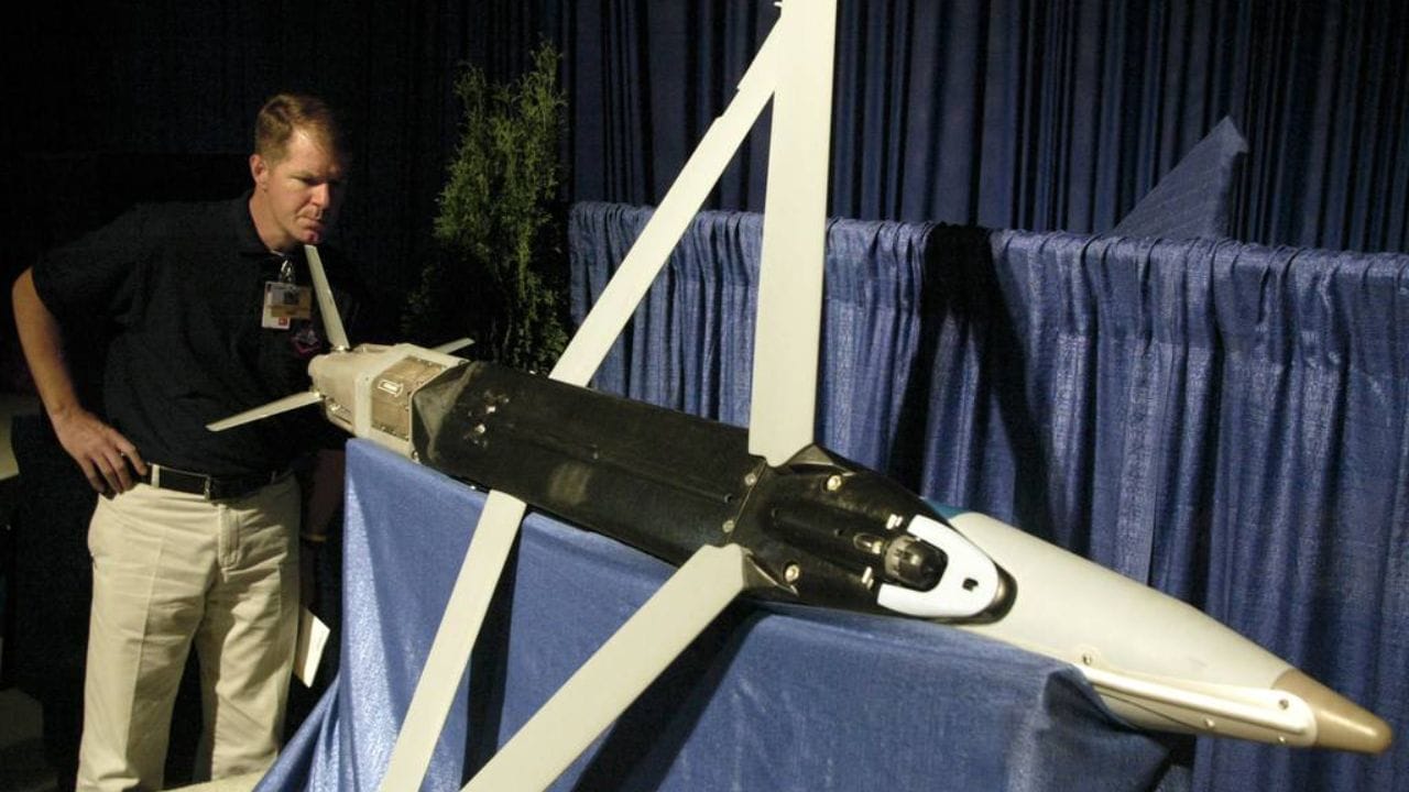 US चा सर्वात घातक बॉम्ब इराणच्या हाती ? इस्राईलने टाकला पण फुटलाच नाही, आता ट्रम्प परत मागताहेत... US चा सर्वात घातक बॉम्ब इराणच्या हाती ? इस्राईलने टाकला पण फुटलाच नाही, आता ट्रम्प परत मागताहेत...