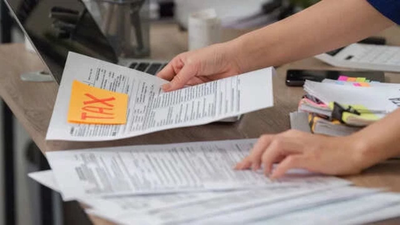 या 10 व्यवहारांवर इन्कम टॅक्स विभागाची असते करडी नजर, अजिबात करु नका या चूका