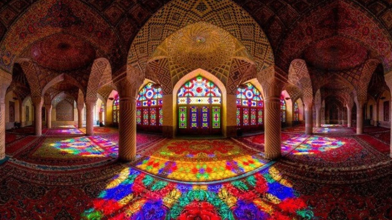  येथील रेस्टॉरंटमध्ये साधे जेवण 5 ते 6 लाख रियाल इतके महाग आहे. तर विदेशी वस्तू आणि ब्रँडेड सामान प्रचंड महाग आहे. यामुळे येथे जाऊन तुम्ही करोडपती तर होऊ शकता. परंतू खर्चही करोडोत करावा लागेल.