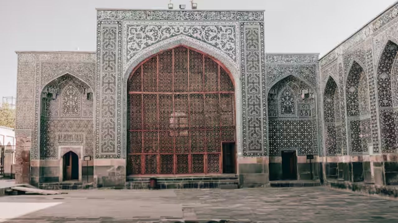 जर तुम्हाला कोणी सांगितले की भारताचे 20 हजार रुपये कोणा देशात जाऊन करोडो रुपयांत बदलू शकतात तर तुम्ही त्यावर विश्वास ठेवणार नाहीत. 