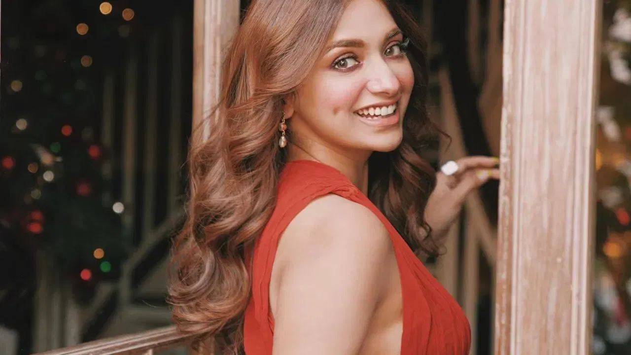 जियाने मराठीमधील सुपरहिट सिनेमा वेडमध्ये काम केले आहे. त्यामुळे अण्णाची होणारी सून ही मराठी असल्याचे म्हटले जात आहे.