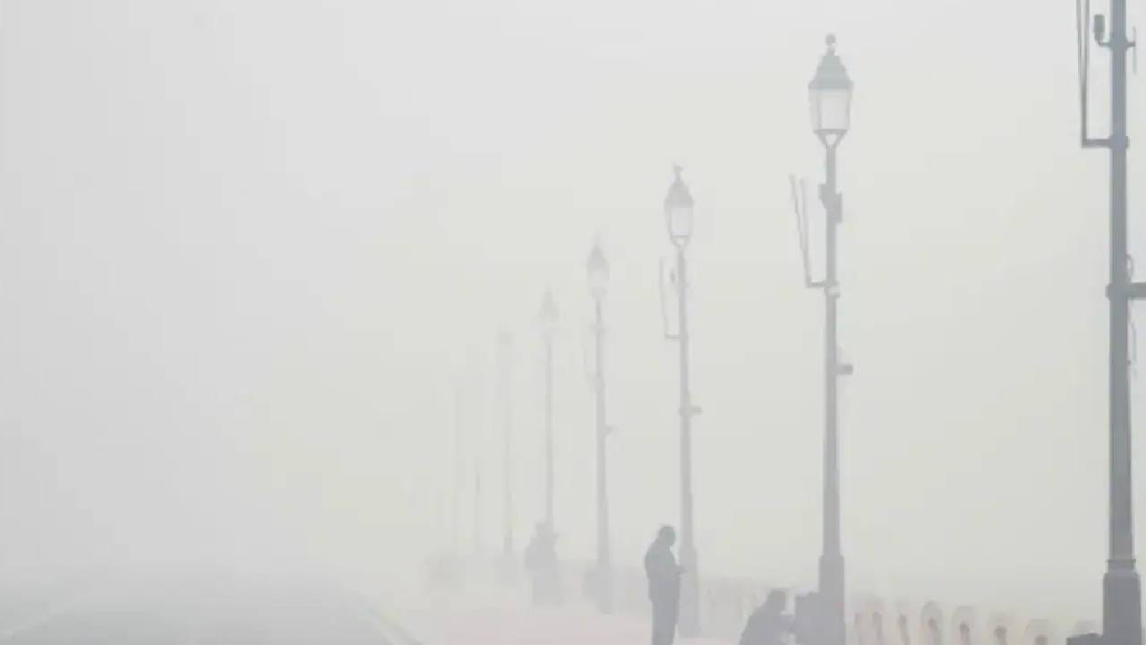 शाळा बंद, वर्क फ्रॉम होम करण्याचे आदेश, अलर्ट जारी, ज्वालामुखीच्या राखेच्या ढगांमुळे हवा घातक, थेट...