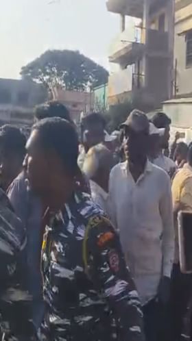 इचलकरंजी: ऊस आंदोलन पेटले, आंदोलक-पोलीसांत झटापट, पहा Video.