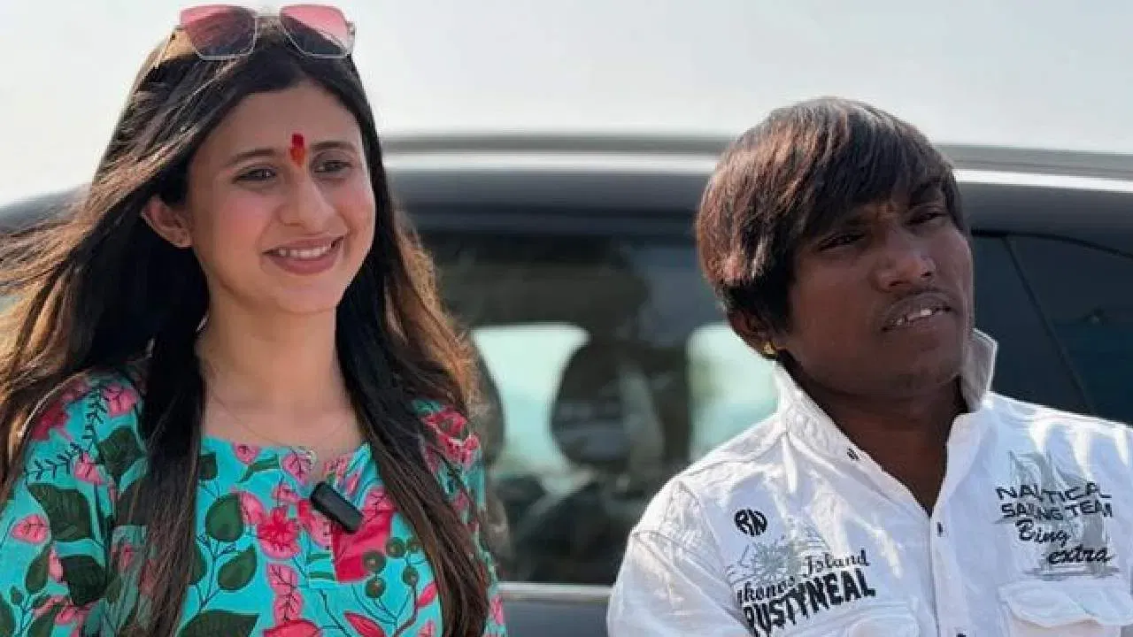 बिग बॉसच्या घरात असल्यापासून अंकिता वालावलकर ही सूरजला भाऊ मानत होती. अंकिता सतत सूरजच्या संपर्कात देखील असते. तिने सूरज आणि संजनाचे केळवण देखील केले होते. तसेच लग्नाच्या खरेदीसाठी ती सूरजसोबत दिसत होती. पण आता सूरजच्या लग्नाला मात्र ती गैरहजर असल्याचे दिसत आहे.