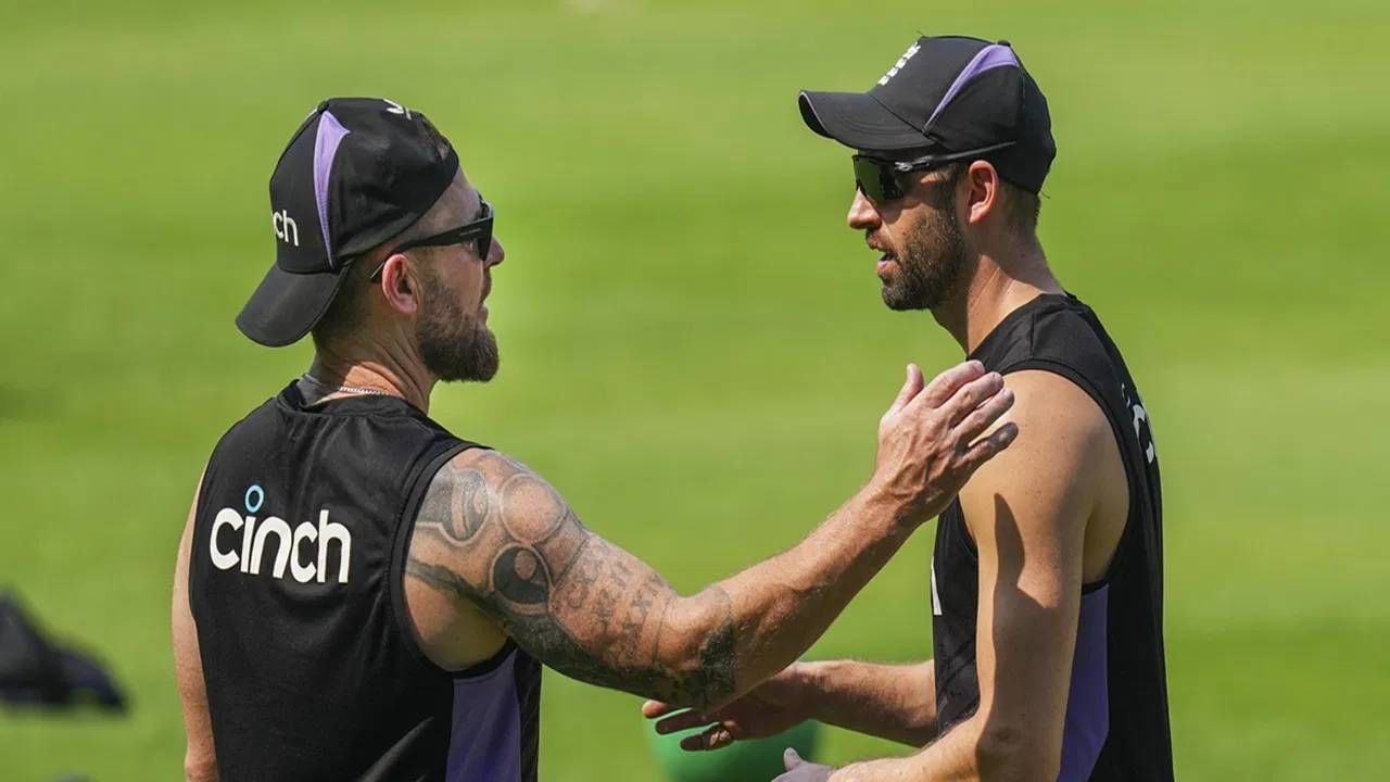 प्लेइंग 11 मध्ये  वुड आणि कार्सपैकी एकाची निवड केली जाईल. कारण वुड पूर्णपणे फिट नाही. जर फिट झाला तर कार्सला बाहेर बसावं लागेल. जर त्यालाही खेळवण्याचा विचार केला तर शोएब बशीरला डावलू शकतात. (फोटो-PTI)