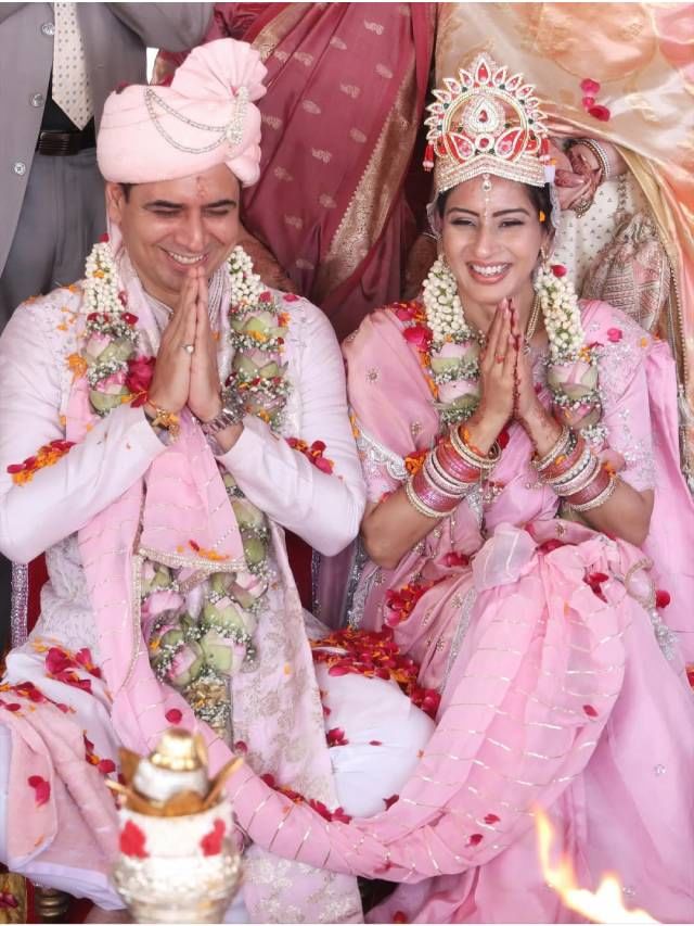 मराठी अभिनेत्रीने वयाच्या 41 व्या वर्षी वृंदावनमधल्या मंदिरात केलं लग्न