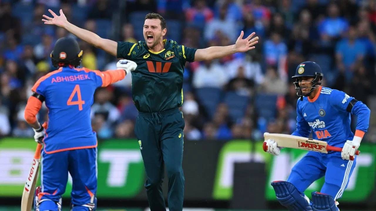 ऑस्ट्रेलियाचा टी20 संघ: मिचेल मार्श (कर्णधार), झेवियर बार्टलेट, टिम डेव्हिड, नॅथन एलिस, जोश इंगलिस, मॅथ्यू कुहनेमन, ग्लेन मॅक्सवेल, मिचेल ओवेन, जोश फिलिप, मॅथ्यू शॉर्ट, मार्कस स्टोइनिस, एडम झम्पा, माहली बियर्डमन, बेन द्वारशुइस. (Photo- PTI)