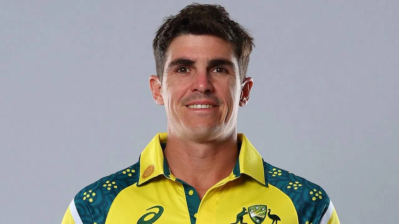 शॉन अबॉटलाही टी20 संघातून वगळण्यात आलं आहे. अबॉटची इंग्लंडविरुद्धच्या एशेज मालिकेसाठी निवड होण्याची शक्यता आहे. ऑस्ट्रेलियाचा कर्णधार पॅट कमिन्स दुखापतग्रस्त आहे. त्यामुळे त्याच्या शॉन अबॉटची निवड होऊ शकते. त्यालाही कसोटीची तयारी करण्याचा सल्ला दिला आहे. (Photo- TV9 Kannada वरून)