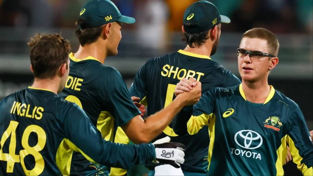 भारताविरूद्धच्या पहिल्या तीन टी20 सामन्यात एडम झम्पा खेळला होता. मात्र आता उर्वरित दोन सामन्यात खेळणार नाही. त्याच्या जागी संघात तन्वीर सांघाची निवड केली आहे.(Photo- PTI)