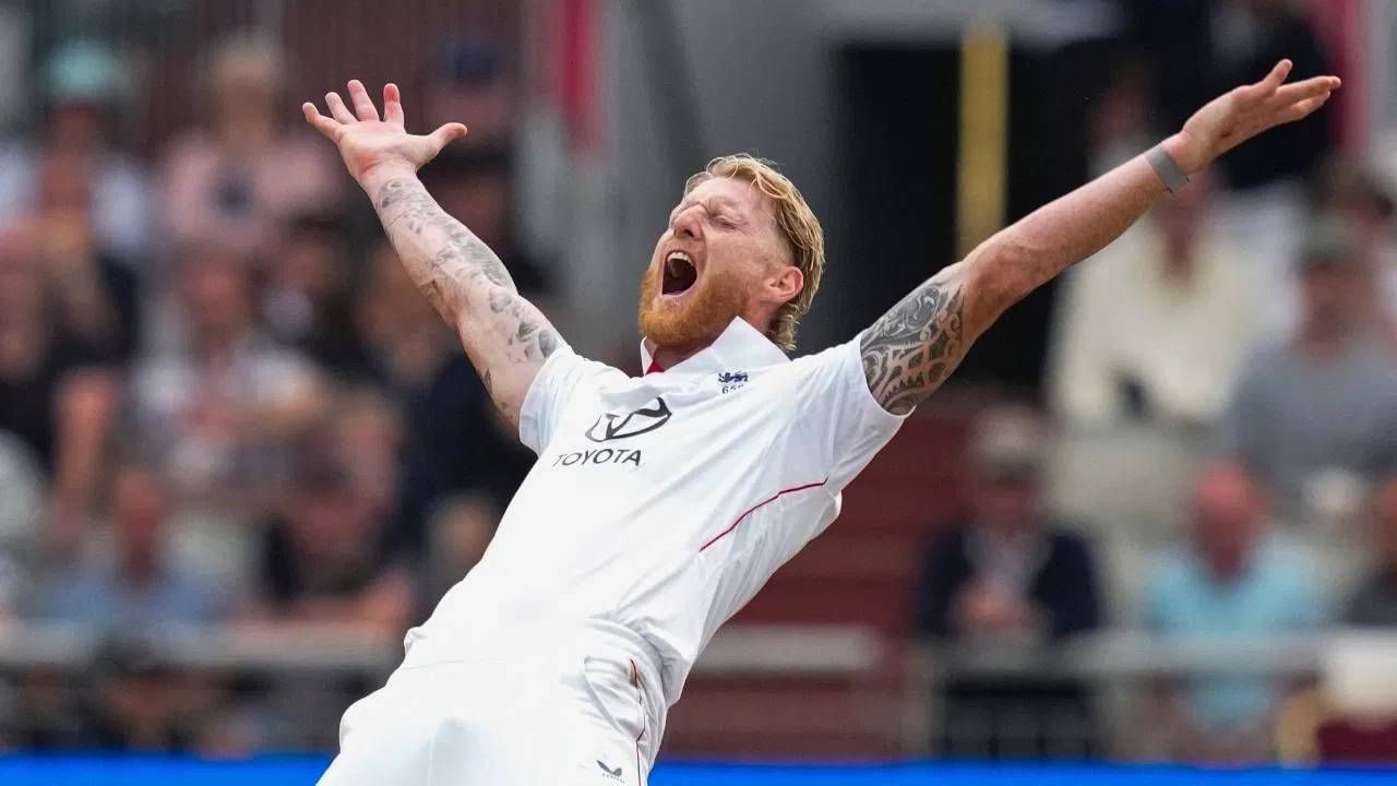 इंग्लंडचा संघ पहिल्या डावात फक्त 172 धावा करून ऑलआऊट झाली. त्यामुळे ऑस्ट्रेलियाची पकड असेल असं वाटलं होतं. पण इंग्लंडच्या गोलंदाजांनी कमबॅक करून दिलं. पहिल्या दिवसाचा खेळ संपला तेव्हा ऑस्ट्रेलियाने 123 धावांवर 9 गडी गमावले. (Photo- PTI)