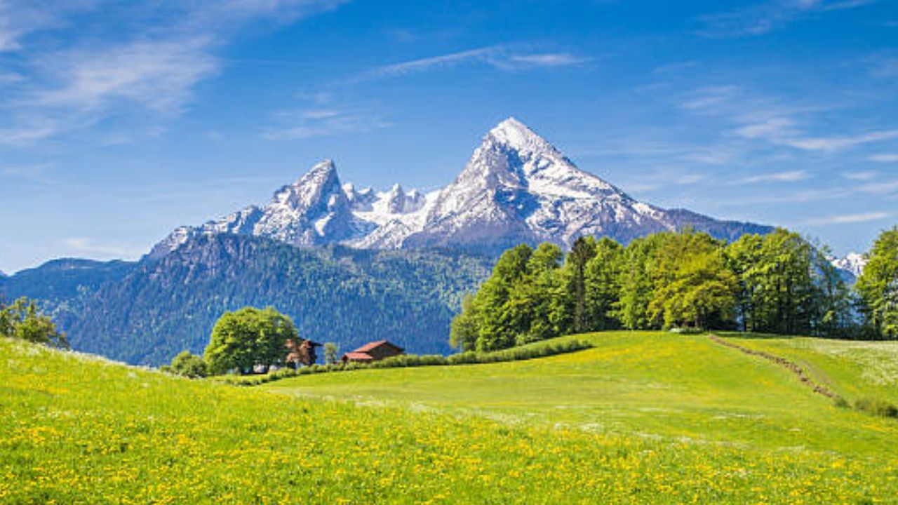 जगात असे काही देश आहेत ते आपल्या सुंदर पर्वतांसाठी ओळखले जातात. पण तुम्हाला कदाचित हे माहिती नसेल की कोणत्या देशाला पर्वतांचा देश म्हणतात? याचे उत्तर आज आपण जाणून घेणार आहोत. 