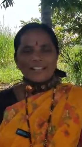 Video: कुत्र्याचा बेल्ट माणसांच्या गळ्यात... बिबट्याच्या दहशतीने लोक हैराण.