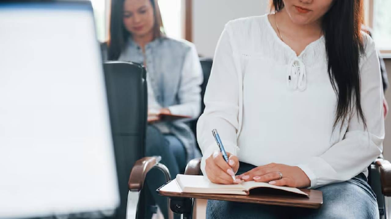 इंजिनीयरिंग दीर्घकाळापासून तरुणांच्या आवडीचे क्षेत्र राहिले आहे. आजही हे देशातील सर्वात लोकप्रिय आणि विश्वासार्ह करिअर पर्यायांपैकी एक आहे. केमिकल, पेट्रोलियम, इलेक्ट्रॉनिक्स, कॉम्प्युटर सायन्स आणि एरोस्पेस यासारख्या शाखांमध्ये प्रचंड व्याप्ती आहे.