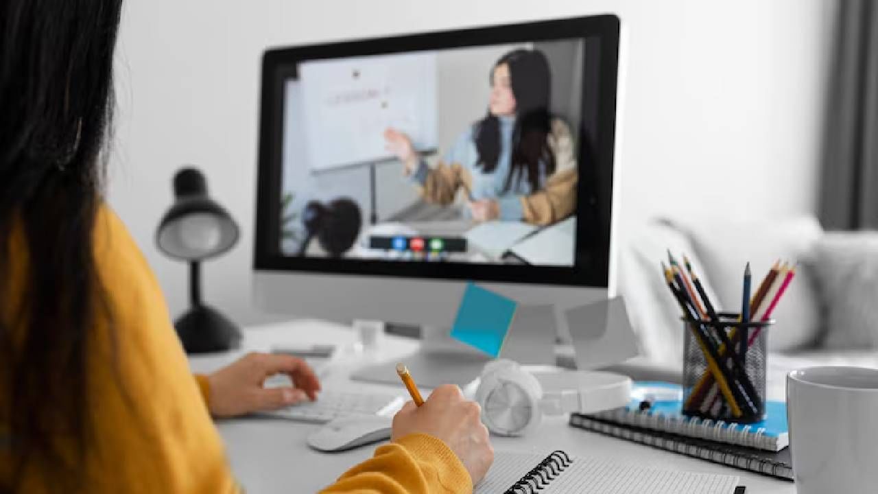 जग वेगाने आर्टिफिशियल इंटेलिजन्स (AI) कडे वाटचाल करत आहे. आज जवळपास प्रत्येक क्षेत्रात AI आणि डेटा ॲनालिटिक्सचा वापर होत आहे, मग ते बँकिंग असो, आरोग्यसेवा, शिक्षण किंवा मार्केटिंग. जर तुम्ही या क्षेत्रात करिअर घडवले, तर सुरुवातीच्या वर्षांतच १० ते २० लाख रुपये वार्षिक पॅकेजपर्यंत पोहोचू शकता.